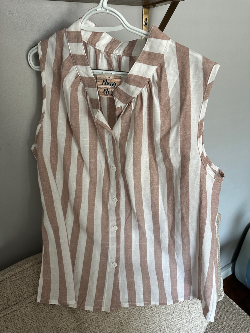 CLASSY CLOSET Sleeveless Striped Button-Up Blouse in White & Tan